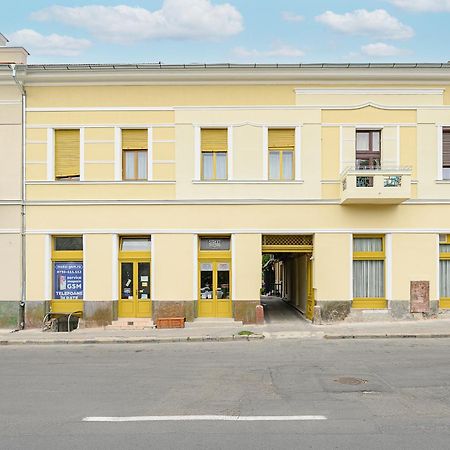 Central Park Apartments Oradea Eksteriør billede